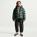 Chamarra acolchada Therma-FIT holgada para niños talla grande Nike Sportswear All Day Play
