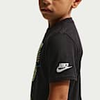 Playera con gráfico para niños talla pequeña Nike In The Zone