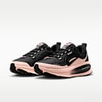 Nike Vomero 18 GORE-TEX Women's Waterproof Road Running Shoes With Reflective Design Accents