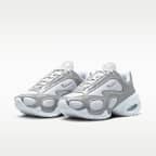 Tenis Nike Air Max Muse para mujer con detalles reflejantes