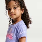 Playera con gráfico para niños talla pequeña Nike Sportswear