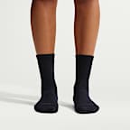 NikeSKIMS 2.0 ウィメンズ Dri-FIT ピラティス グリップ クルーソックス (1足)