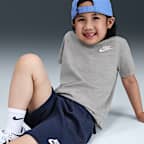Conjunto de 2 piezas con shorts de tejido Knit Club para niños talla pequeña Nike