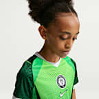 Jersey de fútbol de manga corta Nike Dri-FIT de Nigeria local 2026 Stadium para niños talla grande