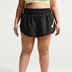 Shorts de correr Dri-FIT de tiro medio con forro de ropa interior para mujer (talla grande) Nike Tempo Flow Swoosh