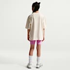 เสื้อยืดขนาดโอเวอร์ไซส์เด็กโต Nike Sportswear (หญิง)