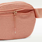 กระเป๋าพาดลำตัว Nike Aura (2 ล.)