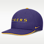 Gorra universitaria Nike Dri-FIT ajustable para hombre LSU On-Field Club