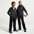 Paris Saint-Germain Academy Pro Nike Storm-FIT Fußball-Regenjacke mit Kapuze (ältere Kinder)