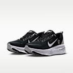 Tenis de correr en pavimento de la NFL para hombre Nike Vomero 18 (Las Vegas Raiders)