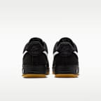 รองเท้าผู้ชาย Nike Air Force 1 '07 LV8