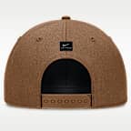 Gorra universitaria Nike Dri-FIT ajustable y con estructura A-Frame para hombre Kentucky Military Appreciation Rise