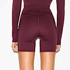 Shorts de ciclismo de 13 cm de cintura alta para mujer NikeSKIMS Matte