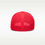 Gorra de golf Dri-FIT ADV SwooshFlex con estructura Nike Rise