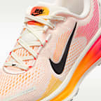 Nike Vomero 18 大童路跑鞋