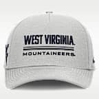 Gorro universitario Nike Dri-FIT ajustable para hombre West Virginia Sideline Practice Rise