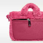 Nike műszőrme crossbody táska nagyobb gyerekeknek (1 l)