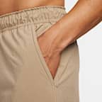 Shorts versátiles Dri-FIT de 18 cm sin forro para hombre Nike Unlimited