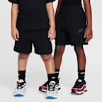 Conjunto de cuello redondo de dos piezas Nike para niños talla pequeña