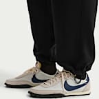 Pants cargo de tejido Fleece con dobladillo abierto para hombre Nike Club