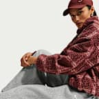 Pantaloni oversize a vita alta plissettati con orlo aperto Nike Studio Fleece pesante – Donna