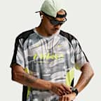 Haut de running à manches courtes imprimé Nike Dri-FIT pour homme