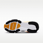 Nike Vomero 18 (Pittsburgh Steelers) Men's NFL Road Running Shoes