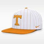 Gorra universitaria Nike Dri-FIT ajustable para hombre Tennessee Primetime Pin Stripe 2-Tone