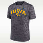 Playera universitaria Nike Dri-FIT para hombre Iowa Primetime Arch Logo Velocity