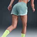 Shorts de correr Dri-FIT de tiro medio con forro de ropa interior para mujer Nike Tempo