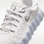 Nike Mind 002 Men's Pregame Shoes