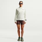 Playera de trail running Dri-FIT con gorro con protección contra los rayos UV para mujer Nike ACG "Solar Chase"