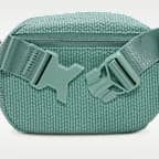 กระเป๋าพาดลำตัว Nike Aura (2 ล.)