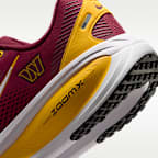 Tenis de correr en pavimento de la NFL para hombre Nike Vomero 18 (Washington Commanders)