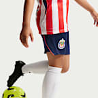 Shorts de futbol Nike Dri-FIT Replica del C.D. Guadalajara local 2026/27 Stadium para niños talla grande