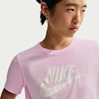 เสื้อยืดผู้หญิงมีโลโก้ Nike Sportswear Essentials