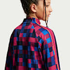 Playera de entrenamiento de futbol de tejido Knit Nike Dri-FIT para antes del partido del FC Barcelona local Strike para niños talla grande