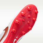 Tacos de fútbol para pasto artificial de corte low Nike Tiempo Ligera Pro