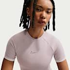 Damski top o dopasowanym kroju z krótkim rękawem Nike Sportswear