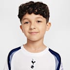 Tottenham Hotspur 2025/26 Stadium Home dreiteiliges Nike Replika-Fußballtrikot-Set (jüngere Kinder)
