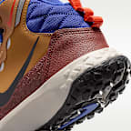 ナイキ テラスカウト ジュニアブーツ リフレクティブ（再帰反射）デザインのアクセント付き