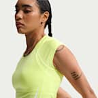 Playera de correr de manga tipo casquillo Dri-FIT para mujer Nike Tempo Swoosh