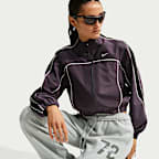 Nike Studio Fleece Medium Weight Hose mit mittelhohem Bund und offenem Saum (Damen)