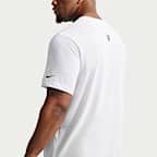 Playera de tenis con gráfico NikeCourt Dri-FIT para hombre Jannik Sinner