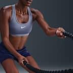 Bra deportivo con almohadilla de media sujeción para mujer Nike Swoosh