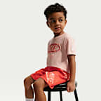 Conjunto de 2 piezas de playera Floatie y shorts infantil Nike Sportswear Club