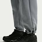 Pants de tejido Fleece con detalles de diseño reflejante con dobladillo abierto para hombre Nike Tech