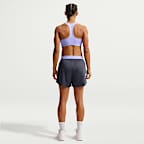 Shorts Dri-FIT de tiro medio de 10 cm para mujer Nike Attack