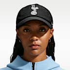 Cappello Tottenham Hotspur 2026/27 Club Poly 5P Winter Chrome Pack Cappello Nike Club Poly 5P Winter Chrome Pack