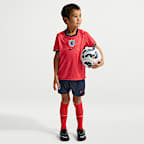 Kit de 3 piezas de fútbol Nike Replica para niños talla pequeña England local 2026 Stadium
